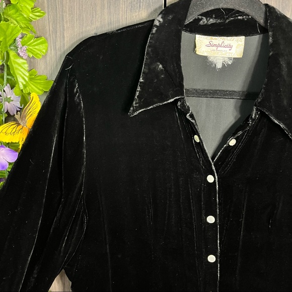 '💙2/$40💙Simplicity Velvety Button Up Top Size Large - Picture 9 of 14